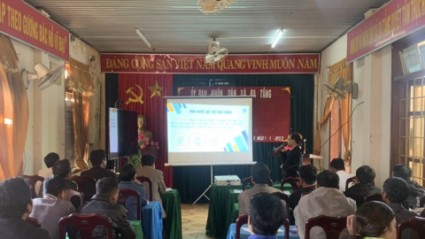 Vận động đồng b&agrave;o d&acirc;n tộc thiểu số tham gia bảo hiểm y tế tự nguyện