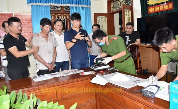 Bắt vụ vận chuyển, t&agrave;ng trữ hơn 3kg ma tu&yacute; đ&aacute;, 6000 vi&ecirc;n ma tu&yacute; tổng hợp