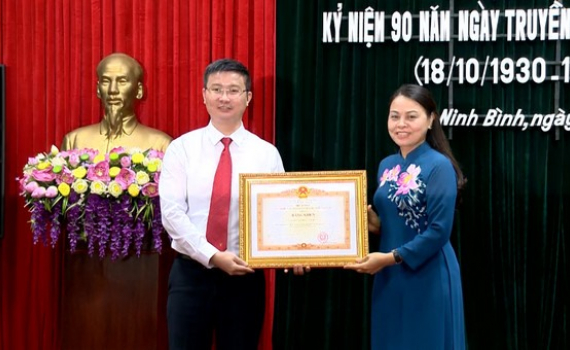 Gặp mặt 90 năm ng&agrave;y truyền thống Văn ph&ograve;ng cấp ủy