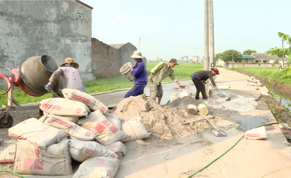 Ninh B&igrave;nh: 9 th&aacute;ng cấp tr&ecirc;n 11.000 tấn xi măng l&agrave;m đường giao th&ocirc;ng n&ocirc;ng th&ocirc;n mới
