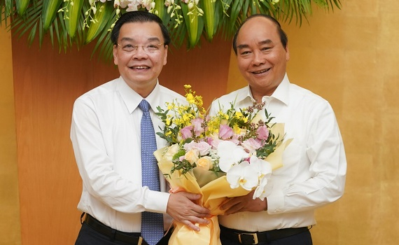 Thủ tướng ch&uacute;c mừng t&acirc;n Chủ tịch H&agrave; Nội nhận nhiệm vụ mới