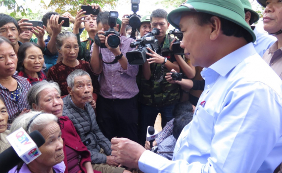 Thủ tướng y&ecirc;u cầu phải hỗ trợ nh&acirc;n d&acirc;n miền Trung ruột thịt với tr&aacute;ch nhiệm cao nhất 