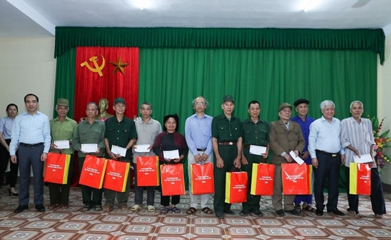 Bắt đầu triển khai Th&aacute;ng cao điểm &ldquo;V&igrave; người ngh&egrave;o&rdquo; từ 17/10