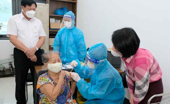 Bản tin Covid-19 s&aacute;ng 7-10: Số ca mắc v&agrave; tử vong li&ecirc;n tục giảm, H&agrave; Nội th&ecirc;m 2 ca mắc mới