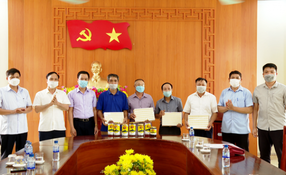 Trao gần 80.000 m&atilde; tem điện tử truy xuất nguồn gốc cho sản phẩm mật ong