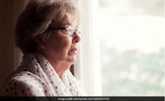 10 dấu hiệu nhận biết sớm bệnh Alzheimer ở tuổi gi&agrave;