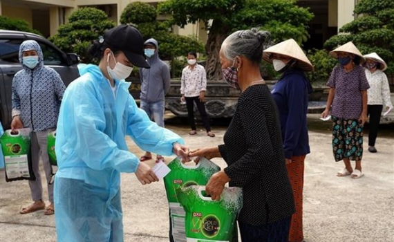 Chăm lo tốt hơn cho người ngh&egrave;o, người yếu thế trong x&atilde; hội