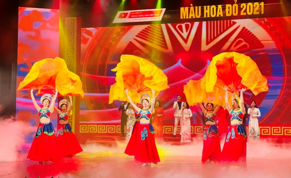 Chương tr&igrave;nh nghệ thuật &ldquo;M&agrave;u hoa đỏ&rdquo;: T&aacute;i hiện lịch sử vẻ vang của d&acirc;n tộc
