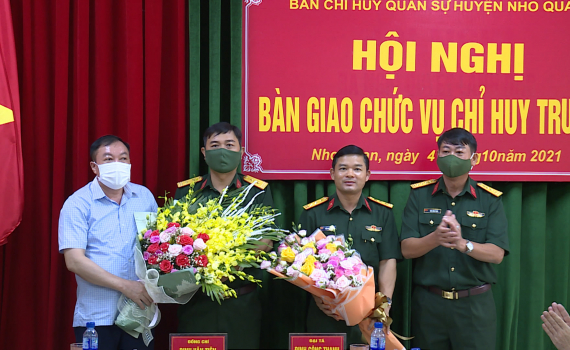 B&agrave;n giao chức danh Chỉ huy trưởng Ban CHQS huyện Nho Quan