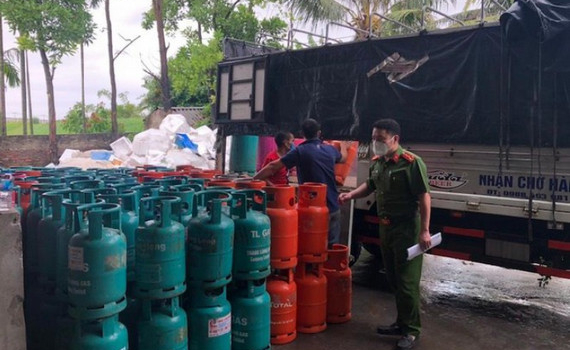 Hải Dương: Ph&aacute; đường d&acirc;y chuy&ecirc;n sang chiết gas "lậu" l&ecirc;n đến 500 tấn