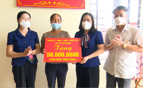 MTTQ huyện Y&ecirc;n Kh&aacute;nh b&agrave;n giao 4 ng&ocirc;i nh&agrave; Đại đo&agrave;n kết