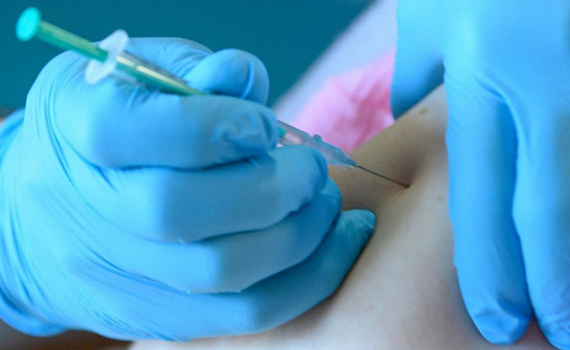 Kh&ocirc;ng n&ecirc;n ti&ecirc;m qu&aacute; sớm mũi vaccine tăng cường
