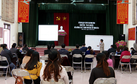Bồi dưỡng c&aacute;n bộ quản l&yacute; Trung t&acirc;m học tập cộng đồng