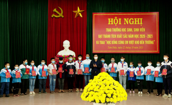 Hơn 260 học sinh, sinh vi&ecirc;n được Quỹ Khuyến học, khuyến t&agrave;i Ng&ocirc; Th&igrave; Nhậm khen thưởng 