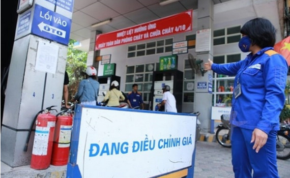 Chiều nay (11-10), gi&aacute; xăng dầu tăng mạnh