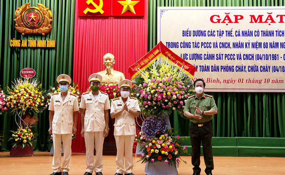 Kỷ niệm 60 năm Ng&agrave;y truyền thống lực lượng Cảnh s&aacute;t PCCC v&agrave; CNCH