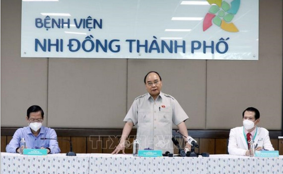 Chủ tịch nước Nguyễn Xu&acirc;n Ph&uacute;c thăm Bệnh viện Nhi đồng Th&agrave;nh phố Hồ Ch&iacute; Minh