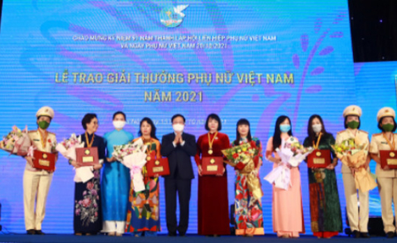 Vinh danh những tấm gương phụ nữ kh&aacute;t khao x&acirc;y dựng cuộc sống tốt đẹp