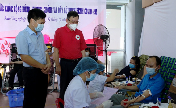 Chương tr&igrave;nh ng&agrave;y hội "Giọt hồng c&ocirc;ng nh&acirc;n&rdquo; năm 2021