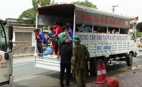 Phối hợp vận chuyển c&ocirc;ng d&acirc;n trong c&ocirc;ng t&aacute;c ph&ograve;ng, chống dịch Covid-19