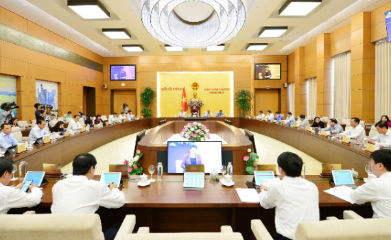 Ủy ban Thường vụ Quốc hội ban h&agrave;nh Nghị quyết hỗ trợ doanh nghiệp, người d&acirc;n chịu t&aacute;c động của dịch Covid-19 
