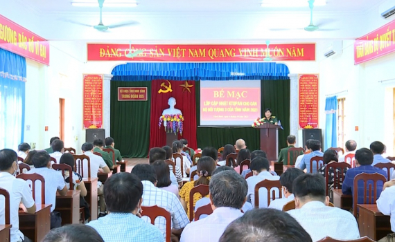 Bế mạc lớp bồi dưỡng cập nhật kiến thức QPAN cho c&aacute;n bộ đối tượng 3