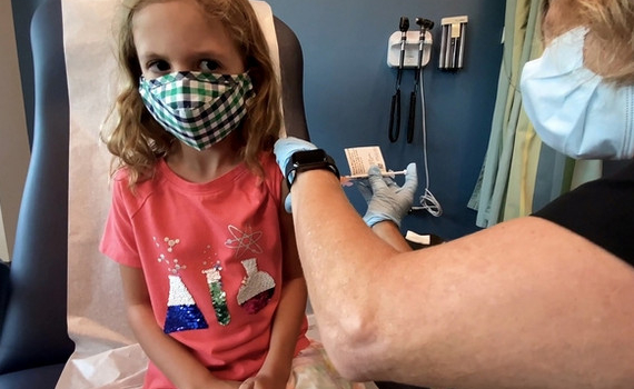 Trẻ em c&oacute; những phản ứng phụ g&igrave; sau khi ti&ecirc;m vắc xin ph&ograve;ng Covid-19?