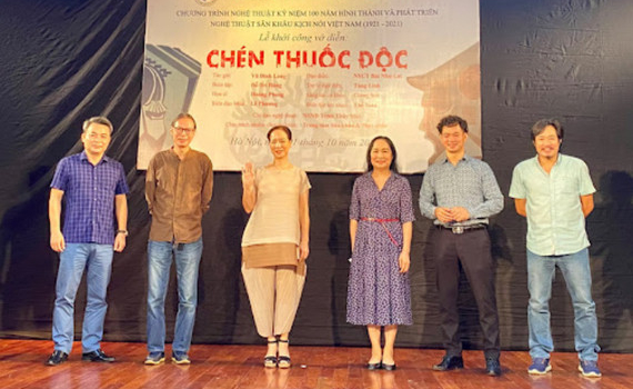 Dựng lại vở ''Ch&eacute;n thuốc độc'' sau 100 năm ra mắt 