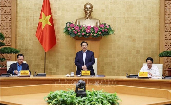 Thủ tướng Phạm Minh Ch&iacute;nh: Phấn đấu cuối năm phủ vắc-xin cho c&aacute;c đối tượng, trong đ&oacute; c&oacute; c&ocirc;ng nh&acirc;n, người lao động.