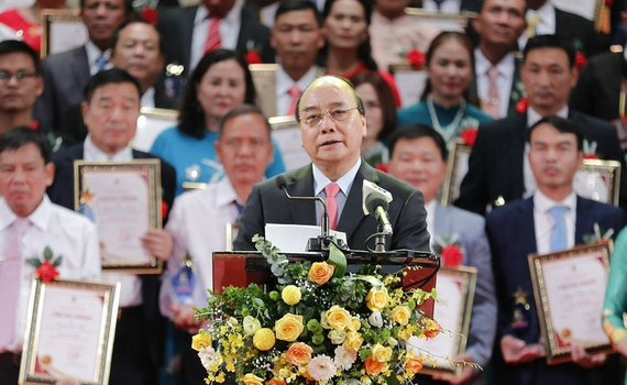 Chủ tịch nước dự Lễ t&ocirc;n vinh n&ocirc;ng d&acirc;n Việt Nam xuất sắc