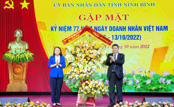 UBND tỉnh tổ chức gặp mặt kỷ niệm 77 năm Ng&agrave;y Doanh nh&acirc;n Việt Nam