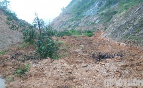 Thời tiết h&ocirc;m nay (12-10): Bắc Bộ trời lạnh, mưa lớn ở Trung Bộ v&agrave; T&acirc;y Nguy&ecirc;n giảm dần