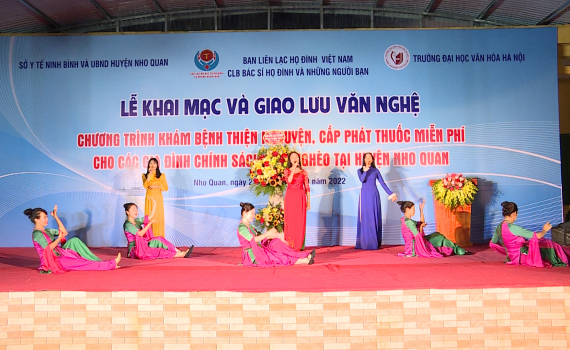 Giao lưu văn nghệ Chương tr&igrave;nh kh&aacute;m bệnh thiện nguyện, cấp ph&aacute;t thuốc miễn ph&iacute; tại Nho Quan 