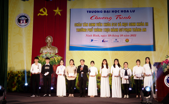 Trường Đại học Hoa Lư tổ chức Chương tr&igrave;nh &ldquo;Ch&agrave;o t&acirc;n sinh vi&ecirc;n v&agrave; học sinh"