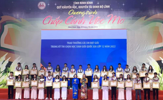 Chương tr&igrave;nh &ldquo;Chắp c&aacute;nh ước mơ&rdquo; vinh danh, khen thưởng c&aacute;c em học sinh, sinh vi&ecirc;n, vận động vi&ecirc;n đạt th&agrave;nh t&iacute;ch xuất sắc năm 2022