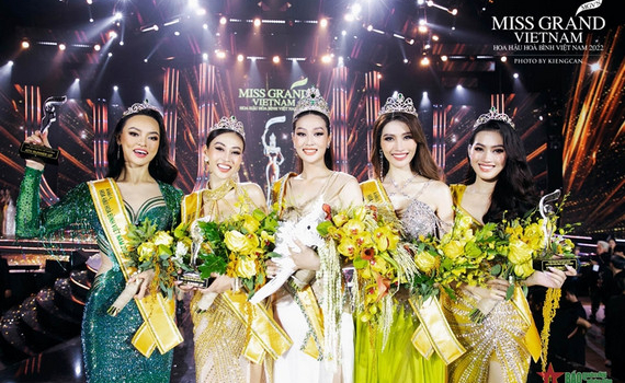 Người đẹp Đo&agrave;n Thi&ecirc;n &Acirc;n đăng quang Hoa hậu H&ograve;a b&igrave;nh Việt Nam 2022