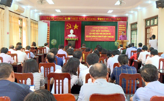 Th&agrave;nh ủy Ninh B&igrave;nh bồi dưỡng, cập nhật kiến thức cho đối tượng 4