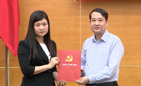 C&ocirc;ng bố Quyết định bổ nhiệm Ph&oacute; Ch&aacute;nh Văn ph&ograve;ng Tỉnh ủy Ninh B&igrave;nh