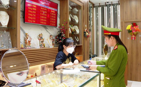 ​Cảnh b&aacute;o tội phạm cướp tiệm v&agrave;ng