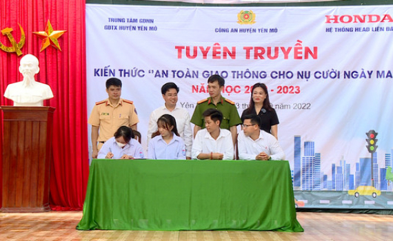 Trung t&acirc;m Gi&aacute;o dục nghề nghiệp - Gi&aacute;o dục thường xuy&ecirc;n huyện Y&ecirc;n M&ocirc; tuy&ecirc;n truyền, gi&aacute;o dục ph&aacute;p luật về ATGT