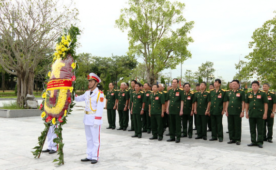 Đại biểu dự Đại hội Hội Cựu chiến binh tỉnh d&acirc;ng hương tưởng niệm c&aacute;c Anh h&ugrave;ng Liệt sỹ