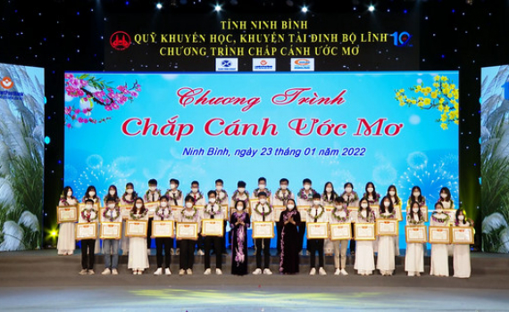 Những ước mơ được chắp c&aacute;nh từ Quỹ Khuyến học, khuyến t&agrave;i Đinh Bộ Lĩnh