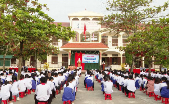 C&ocirc;ng an TP. Ninh B&igrave;nh  tuy&ecirc;n truyền sử dụng mạng x&atilde; hội an to&agrave;n cho học sinh trường THCS Ninh Phong