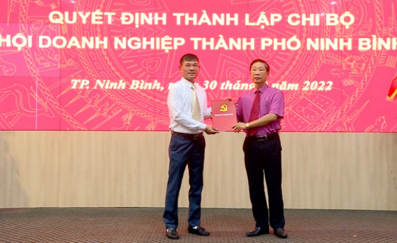C&ocirc;ng bố Quyết định th&agrave;nh lập Chi bộ Hội Doanh nghiệp th&agrave;nh phố Ninh B&igrave;nh