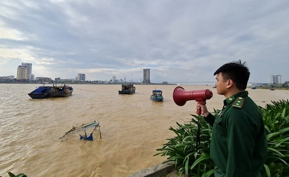 Đ&atilde; th&ocirc;ng b&aacute;o, hướng dẫn cho 30.464 t&agrave;u biết diễn biến của b&atilde;o NALGAE