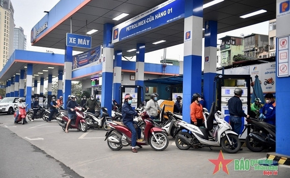 Gi&aacute; xăng ng&agrave;y mai (3-10), sẽ tiếp tục giảm lần thứ tư?