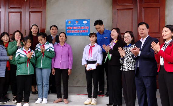 Kh&aacute;nh th&agrave;nh ng&ocirc;i nh&agrave; "khăn qu&agrave;ng đỏ" cho học sinh c&oacute; ho&agrave;n cảnh kh&oacute; khăn tại x&atilde; Gia Thắng