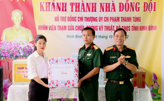 Bộ CHQS tỉnh Ninh B&igrave;nh kh&aacute;nh th&agrave;nh v&agrave; b&agrave;n giao &ldquo;Nh&agrave; đồng đội&rdquo;