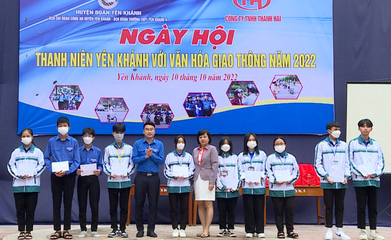Ng&agrave;y hội "Thanh ni&ecirc;n Y&ecirc;n Kh&aacute;nh với văn h&oacute;a giao th&ocirc;ng"