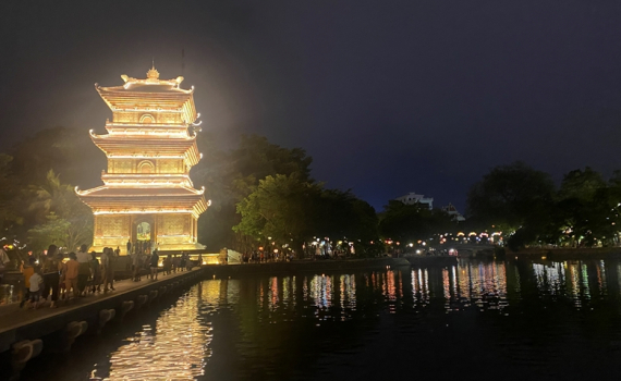 Kh&aacute;ch du lịch đến Ninh B&igrave;nh 10 th&aacute;ng đầu năm đạt tr&ecirc;n 3 triệu lượt